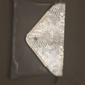 Snake skin black and silver hand bad